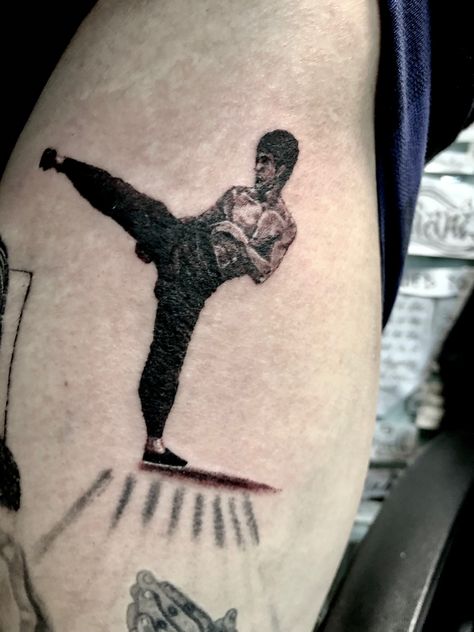 Bruce Lee tattoo done by Jon Koon at Artistic studio hair and tattoo Singapore Bruce Lee Tattoo Design, Bruce Lee Tattoo, Knuckle Tattoos, Studio Tattoo, Dark Art Tattoo, Tattoo Work, Bruce Lee, Tattoo Design, Dark Art