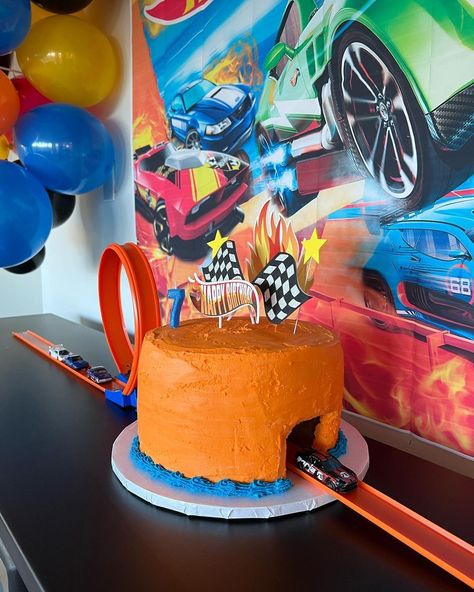 Hotwheels Bday Party Ideas, Cars Inspired Food, Racing Party Food Ideas, Hot Wheel 2nd Birthday, Wheel Themed Birthday Party, Racing Car Theme Cake, Hot Wheels Birthday Party Food Ideas, Race Car Birthday Party Cake, Race Car Third Birthday Party