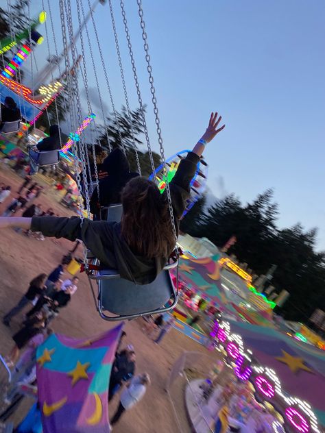 Summer Aesthetic Carnival, Carnival Summer Aesthetic, Snowcone Aesthetic, Summer Carnival Aesthetic, Swings Aesthetic, Summer Fair Aesthetic, Feria Aesthetic, Rollercoaster Aesthetic, Ellie Aesthetic