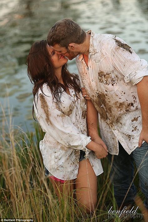 'An old fashioned mud fight!' Amy Duggar and fiancé Dillon King got muddy and messy during... Muddy Couple Pictures, Muddy Engagement Photos, Muddy Couples Photoshoot, Muddy Photoshoot, Amy Duggar, Country Couple Pictures, Duggar Wedding, Maternity Photo Outfits, Cute Engagement Photos