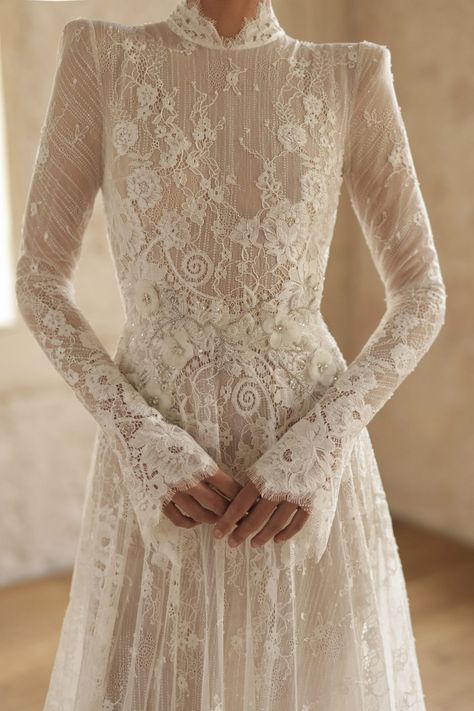 Spring Bridal Trends 2024: Liz Martinez ~ WedLuxe Media Elie Saab Lace Wedding Dress, Full Lace Wedding Gown, White Cute Dresses Classy, Historical Inspired Wedding Dress, Ornate Wedding Dress, Spring 2024 Wedding Dress, Fancy Wedding Decor, 2024 Bridal Trends, Dress Sleeve Ideas