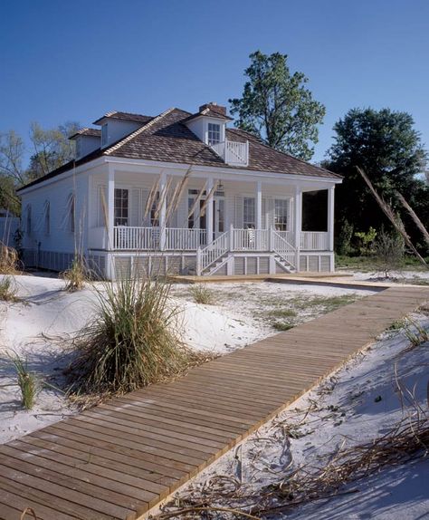 Shorely Chic: Creole Beach Cottage Beach Theme Backyard, Simple Beach House, Luxury Beach Houses, Beach Cottage Design, Beach House Aesthetic, Beautiful Beach Houses, Beach Chic Decor, Creole Cottage, Cottage Coastal