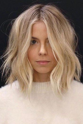 Charlize Theron, Bob Hairstyles Medium, Curls For Medium Length Hair, Curled Hairstyles For Medium Hair, Balayage Blonde, Brown Blonde Hair, Short Blonde Hair, Gwyneth Paltrow, Long Bob