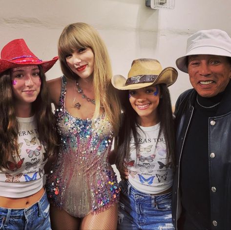 Taylor Swift Backstage, Taylor Swoft, Smokey Robinson, Taylor Swift New, Taylor Swift Funny, Swift 3, Long Live Taylor Swift, Taylor Swift Songs, Taylor Swift 13