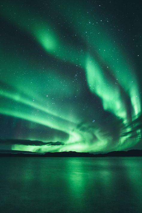 Northern Lights Aesthetic Wallpaper, Aurora Borealis Green, Sky Aurora, Aurora Lights, Northern Lights Photography, Green Aurora Borealis, Aurora Sky, Northen Lights, Northern Lights (aurora Borealis)