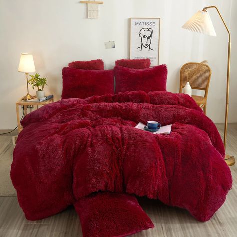 The warm and comfortable faux fur Duvet cover is usually used as a protective cover for Duvet or quilt. The Plush duvet cover and pillow case use fashionable plush faux fur and silky velvet to create a comfortable and fluffy texture. Fuzzy Bedding, Plush Comforter, Fluffy Bed, Fur Comforter, Faux Fur Bedding, Fluffy Comforter, Fluffy Duvet, Velvet Bedding Sets, Fur Bedding