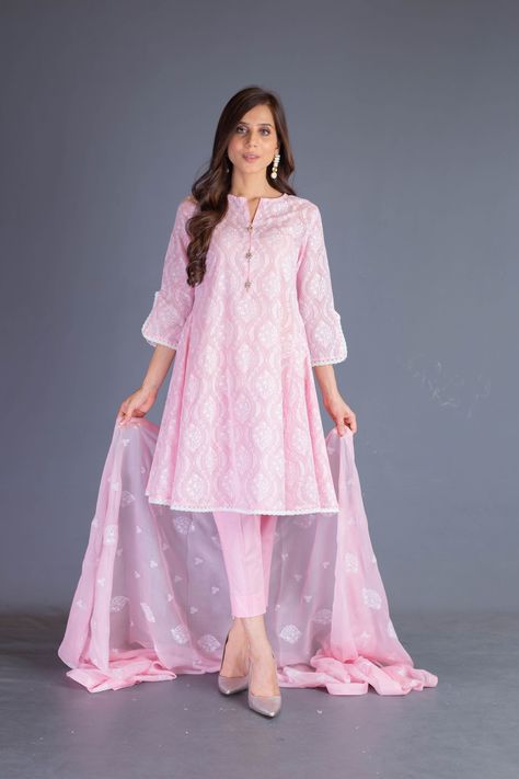 Ladies Suit Design, Ladies Suits Indian, Unique Fashion Outfits, Kurti Fashion, Pakistan Clothes, Eastern Dresses, Desi Dress, Fancy Suit, Sleeves Designs