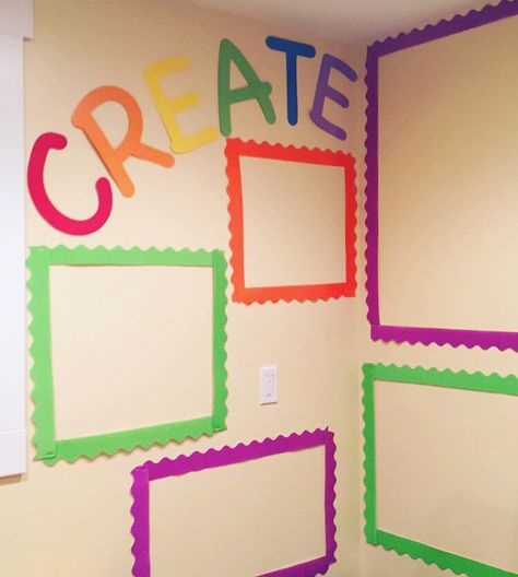 Daycare Art Wall Ideas, Art Room Decor Classroom Ideas, Parent Info Board Ideas Daycare, Preschool Art Room, Art Room Decor Classroom, Toddler Classroom Decorations, Classroom Art Display, Art Room Ideas, Preschool Classroom Themes