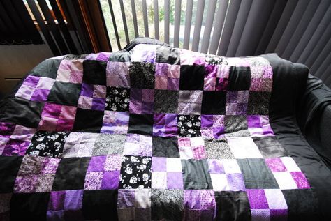 First Quilt - Goth Wedding - QUILTING Upcycling, Witchy Quilt Ideas, Goth Quilt Patterns, Goth Quilt, Witchy Quilt, Bedroom Inspirations Blue, 2000s Room, First Quilt, Fancy Fabric