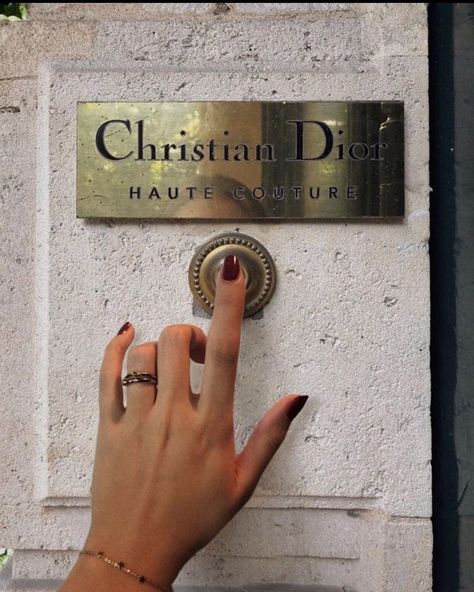 Angeles, Fall Paris, Vintage Hearts, House Of Dior, Dior Fashion Show, Dior Ring, Dior Aesthetic, Cristian Dior, Dior Girl