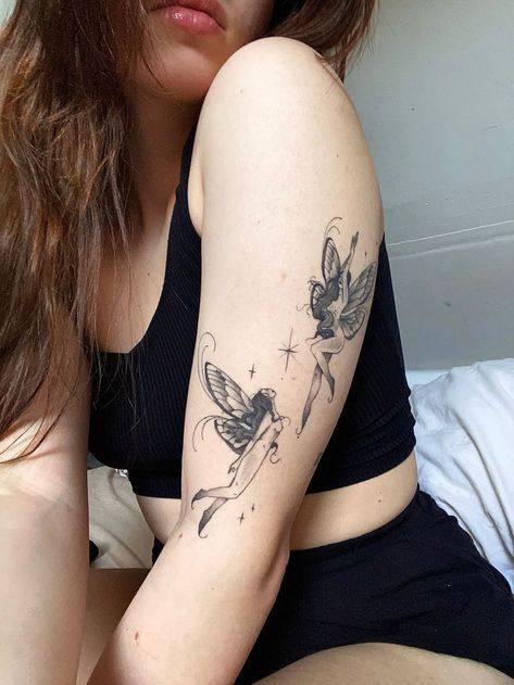 Fairy Sleeve Tattoo, Pixie Tattoo, Whimsical Tattoos, Bookish Tattoos, Filmy Vintage, Tato Lengan, Fairy Tattoo Designs, Fairy Tattoo, Discreet Tattoos