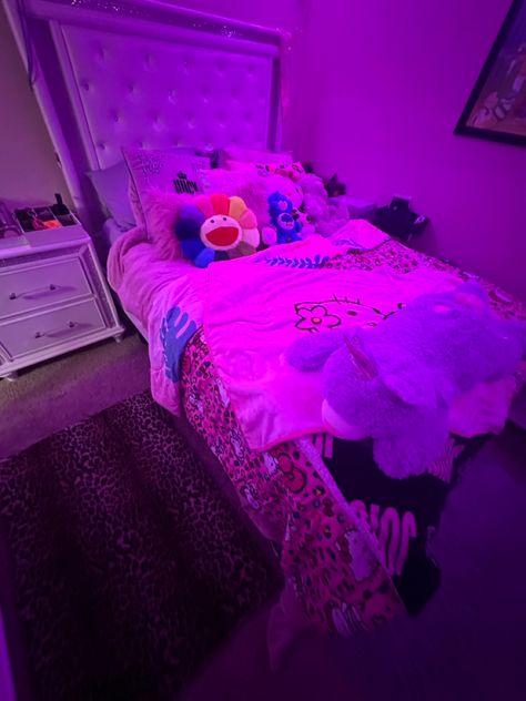 #hellokittyroom #roomdecorbedroom #purpleledlights #astethic Pink Bedroom Ideas Aesthetic, Room Ideas Black Girls Ideas, Girly Room Ideas For Teens, Bedroom Ideas Twin Bed, Baddie Rooms, Room Astethic, Baddie Room Ideas Aesthetic, I Love Hello Kitty, Hello Kitty Room Decor