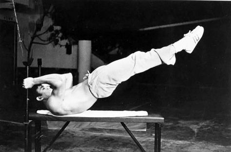 Enter the Dragon Flag: 4 Simple Progressions for Success | Breaking Muscle Bruce Lee Abs Workout, Bruce Lee Abs, Bruce Lee Workout, Bruce Lee Training, Hiit Tabata, Best Core Workouts, Bruce Lee Martial Arts, Human Flag, Bruce Lee Quotes