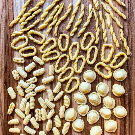 How to Make Hand-Rolled Pasta Molde, Essen, Hand Shaped Pasta, Hand Rolled Pasta, Easy Pasta Shapes By Hand, Homemade Pasta By Hand, Easy Pasta Shapes, How To Make Pasta Shapes, Handmade Pasta Shapes