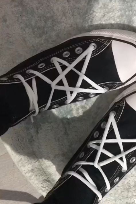 Pentagram Show Laces, Spider Web Shoe Laces, Pentagram Converse, Pentagram Outfit, Pentagram Laces, Pentagram Boots, Pentagram Aesthetic, How To Lace Converse, Goth Gf