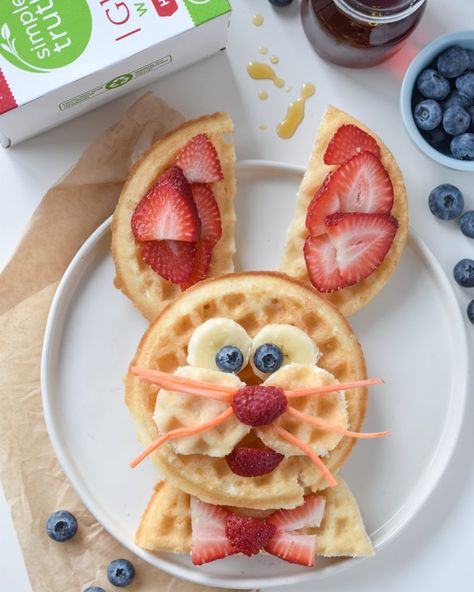 Make Easter Bunnies out of frozen waffles for an easy, healthy, and fun springtime treat! Bunny Waffles, Easter Bunny Pancakes, Easter Kids Food, Bunny Pancakes, Frozen Waffles, Easter Sweets, Easter Snacks, Easter Breakfast, Breakfast Waffles