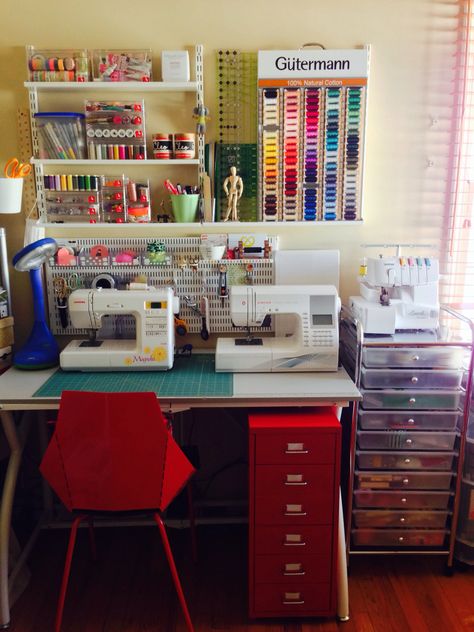 Craft room inspiration Sewing Station Ideas, Sewing Room Ideas, Small Sewing Rooms, Sewing Station, Sewing Room Inspiration, Small Craft Rooms, Sewing Room Storage, Sewing Spaces, Sewing Room Design