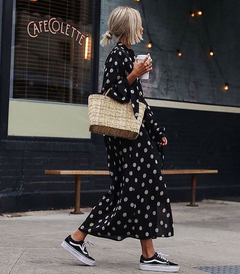 polka dot outfits for this summer trend 2018 style fashion tendencias2 Polka Dot Street Style, Svarta Outfits, 여름 스타일, Maxi Dress Outfit, Looks Street Style, Modieuze Outfits, Spring Street Style, Looks Chic, 가을 패션