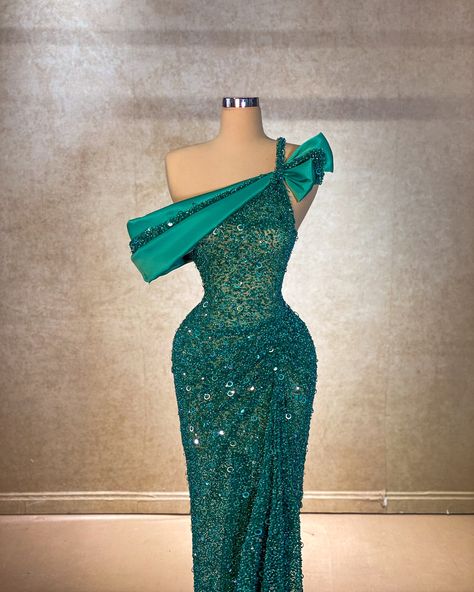 1 or 2 ? Which one is your favorite ? #emeralddress #goddess Inspired Outfits, Goddess Exclusive, Emerald Dresses, Bratz Inspired Outfits, Gorgeous Clothes, Glam Dresses, Runway Models, 1 Or 2, Dress Blue