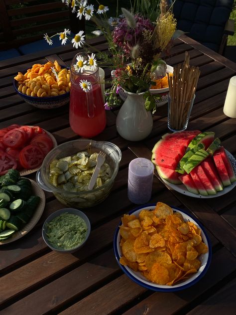 #picnic #summer #summervibes #barbecue #food Summer Barbecue, Beach Barbeque, Picnic Inspo, Backyard Food, Barbecue Food, Backyard Bbq Party, Summer Barbeque, Picnic Summer, Backyard Birthday Parties