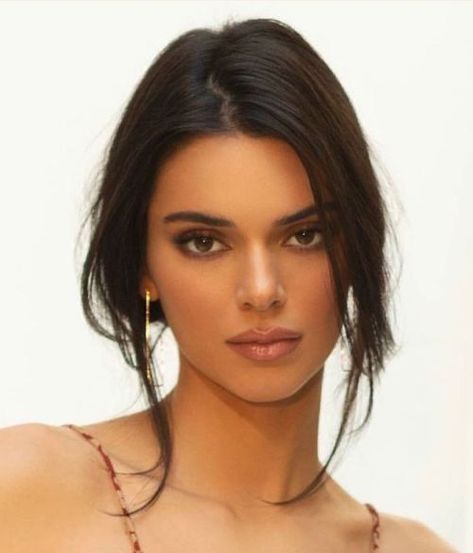 Kendall Jenner Kim K Style, Kardashian Kollection, Kendall Ve Kylie, Stile Kendall Jenner, Kendall Jenner Makeup, Jenner Makeup, 얼굴 드로잉, Kendall Style, Kendall Jenner Outfits