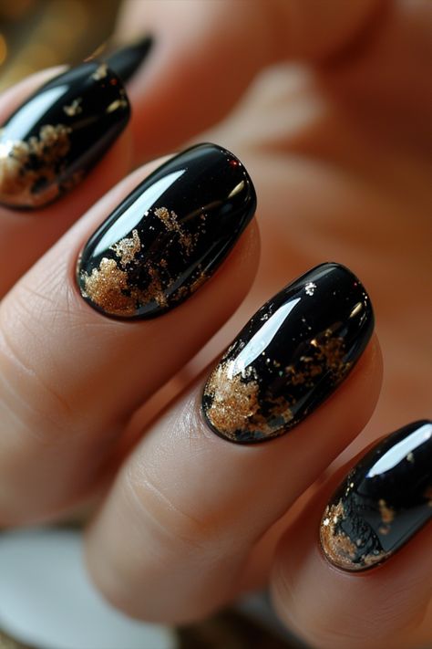 Black Nail Designs 2024 Dark Short Nail Designs, Rocker Nails Designs, Dark Moody Nails, Dark Elegant Nails, Dark Nails Designs, Eclipse Nails, Moody Nails, Gold And Black Nails, Black Wedding Nails