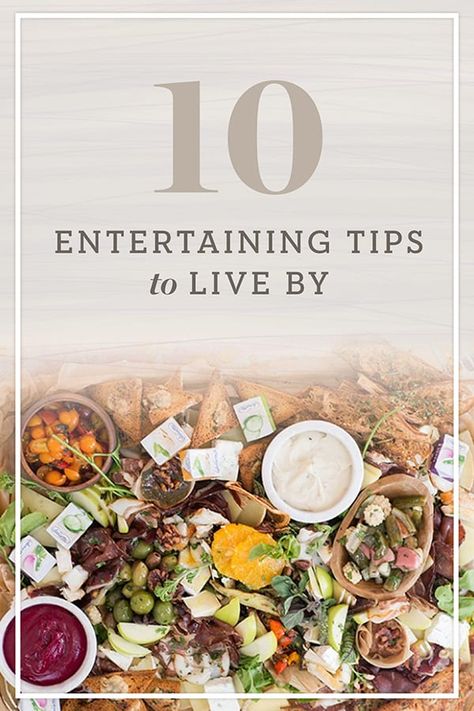 There is an art to being a good entertainer and host. So to help you become the best hostess or host you can be, I wanted to share my top 10 Entertaining Tips to Live By! #HostingTips #Parties #Host #Entertaining #Tips #ThrowingaParty Winter Entertaining, Hosting Essentials, Hosting Dinner, Christmas Entertaining, Fall Entertaining, Hosting Guests, Dinner Party Recipes, Christmas Planning, Desserts Easy