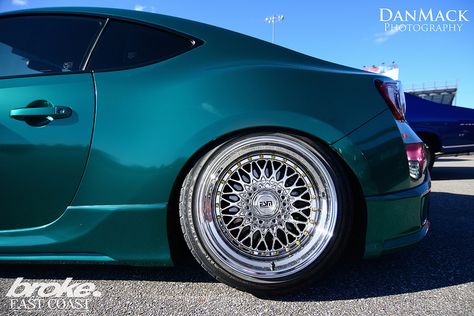 Avery Gloss Emerald Green Pearl Metallic FR-S | Flickr - Photo Sharing! Green Motorcycle Paint Jobs, Custom Paint Jobs Cars, Car Remodeling, Emerald Green Car, Cool Car Paint Jobs, Turquoise Car, Teal Car, Indy Roadster, 2023 Cars