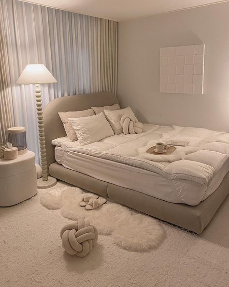 minimal bedroom minimal white bedroom minimalist bedroom minimalist white bedroom white bedroom cozy bedroom cozy white bedroom elegant bedroom elegant white bedroom Cozy Room Modern, Coquette Modern Room, Apartment Aesthetic Cozy Bedroom, Clean Room Minimalist, Clean Girl Aesthetic Room Decor, Cream Color Room, Apartment Decorating On A Budget Bedroom, Cute Organization Ideas For Bedroom, Beige Room Bedroom