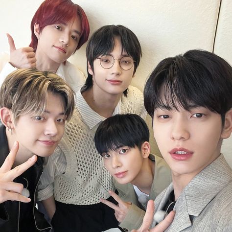 txt ot5 group icon Actors & Actresses, Txt Group Photo, Txt Ot5, Moa Collection, Mode Kpop, Kpop Groups, K Idols, Kpop Idol, Pop Group