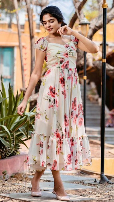 Full Sleeve Frocks For Women, Cotton Dress Pattern Indian Summer, Frock Models For Women, Printed Long Frocks, Frock For Teens, Western Maxi Dress, Plus Size Party Wear, Floral Print Frock, Floral Print Chiffon Maxi Dress