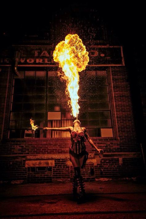 Fire eater Breathing Fire, Walpapers Cute, Circus Aesthetic, Fire Breather, Dark Circus, Fire Dancer, Night Circus, Circus Art, Fire Art