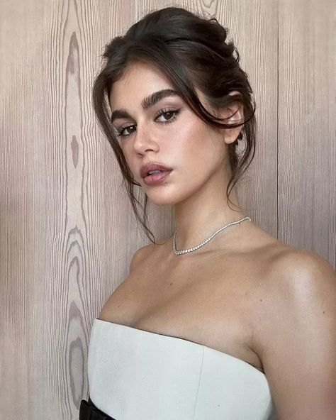 Kaia Gerber's Effortless Updo Is the Perfect Summer Wedding Inspo The 60s Aesthetic, Soft Make-up, 60s Aesthetic, Kaia Jordan Gerber, Super Models, Body Hair Removal, Lip Hair, Kaia Gerber, White Lace Top