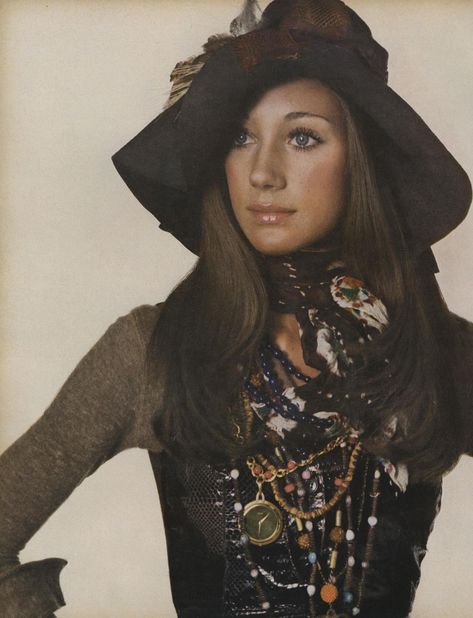 Irving Penn, Vintage Vogue, Tumblr, Vogue 1970, Marisa Berenson, 60s Girl, Promise Me, Wearing Jewelry, Suede Hat