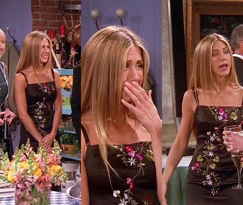 Jennifer Aniston | Rachel Green Rachel Green Black Dress, 90s Jennifer Aniston, Green Black Dress, Jennifer Aniston 90s, Estilo Rachel Green, Rachel Green Hair, Rachel Green Friends, Rachel Green Style, Rachel Green Outfits