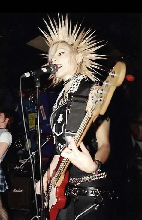 The Devotchkas 90s Punk Rock Fashion, Punk Girl Hair, Punk Rock Baby, Punk Rock Girls, Punk 90s, Chica Punk, Punk Rock Girl, Cultura Punk, Estilo Punk Rock