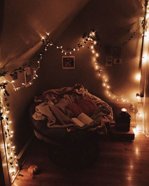 Reading Nooks Aesthetic, Book Reading Nook Ideas, Reading Corner With Lights, Reading Corner In Closet, Cottagecore Reading Corner, Cozy Person Aesthetic, Cozy Bookish Bedroom Aesthetic, Book Cozy Aesthetic, Secret Room Aesthetic Dark