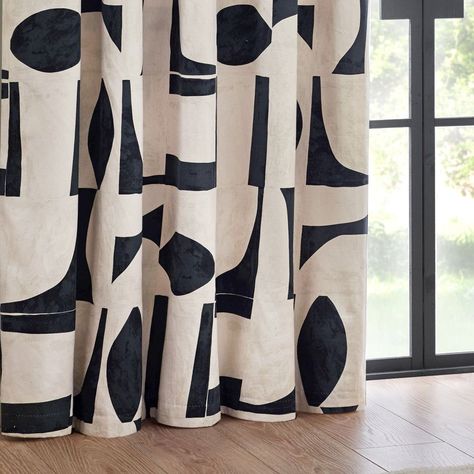 A mix of linen and other fibers for a soft yet structured look. Contemporary Curtains Bedroom, Pattern Curtains Living Room, Creative Curtain Ideas, Modern Drapes, Bold Curtains, Paint Curtains, Abstract Curtains, Log Decor, Curtains Pattern