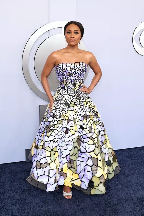 2024 Tony Award Best Red Carpet Looks Oscar De La Renta, Ariana Debose, Cynthia Erivo, Tony Award, Fashion Walk, Best Red Carpet Looks, Carpet Looks, Celebrity Moms, Hair Fragrance