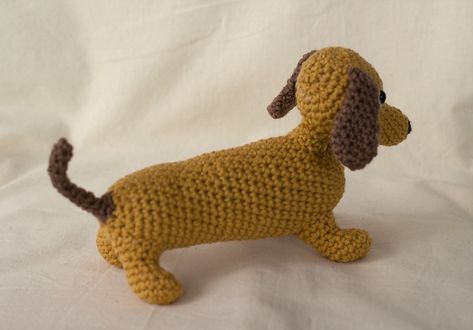 Ravelry: Wiener dog by Miss Dolkapots Amigurumi Patterns, Wiener Dog Crochet, Winnie Dogs, Amigurumi Puppy, Dog Crochet Pattern, Dachshund Pattern, Dog Crochet, Crochet Toys Free, Crochet Design Pattern