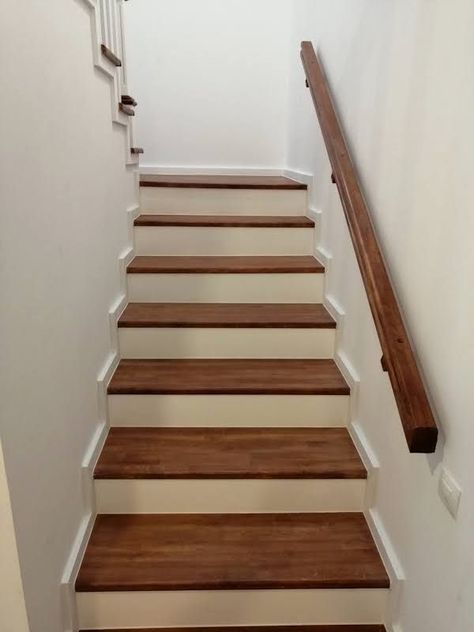 #makeover #homdecor #renovation Handrailings For Stairs, Wood Window Treatments, Wooden Staircase Railing, Wooden Staircase Design, Stairs Renovation, Wooden Staircase, Wood Handrail, Handrail Design, Staircase Handrail