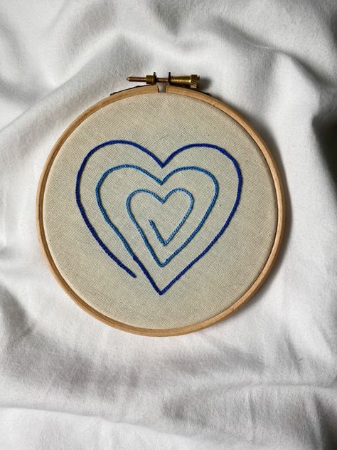 A spiral heart design featuring a blue ombré chain stitch! This hoop is 5 inches in size, and frames a natural cotton with a blue chain stitch design. A double backing finishing is used to protect the stitches and make it easier to hand if you wish to mount it on the wall. The design is hand drawn and hand stitched by me, and is one of a range of colours available. If you like this design, look out for the personalised version on my shop for that extra special gift!  This hoop comes with a small portion of ribbon for you to use when hanging, but this can be removed.  This item  is pre-made and so is ready to ship -  meaning it could be with you in a couple of days! (this is dependent on the shipping choice, and country you are shipping to - all items are shipped from the UK) CARE INSTRUCTI Hand Embroidery Chain Stitch Designs, Embroidery Chain Stitch Design, Heart Embroidery Simple, Spiral Embroidery, Chain Stitch Design, Ombré Wall, Ombre Wall Art, Snowman Embroidery, Ombre Wall