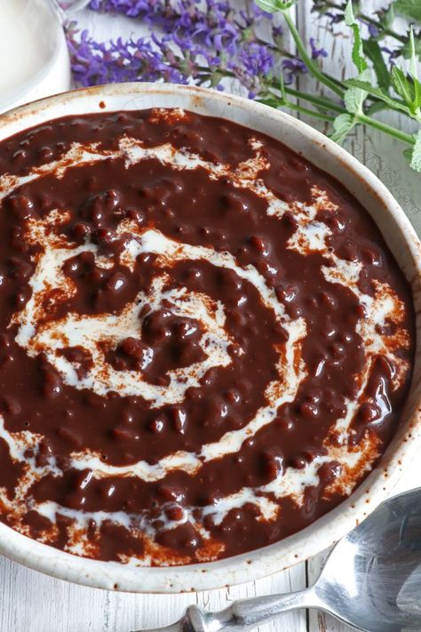 Breakfast Ideas Pinoy, Champorado Aesthetic, Filipino Champorado Recipe, Filipino Breakfast Ideas Philippines, Breakfast Ideas Filipino, Lugaw Food, Lugaw Recipe Filipino Food, Champorado Filipino Recipe, Lugaw Filipino Food