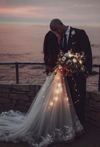 30 Must Have Wedding Images | Wedding Forward. Must Have Wedding Pictures, Wedding Parties Pictures, Wedding Kiss, Wedding Photo Albums, Wedding Forward, Evening Wedding, Bridal Photos, Wedding Photo Inspiration, Wedding Night