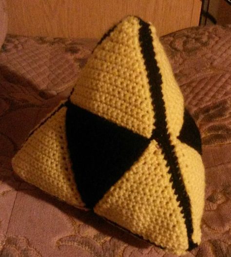 Amigurumi Patterns, Crochet Triforce, Loz Crochet, Crochet Legend, Zelda Crochet, Plushie Pillow, Yarn Cozy, Crochet Bird Patterns, Crochet Pokemon