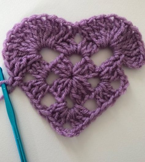 Guide to Granny Crochet: Squares, Circles, Hearts, Stripes and More Crochet Hearts, Crochet Guide, Crochet Granny Stitch, Squares Blanket, Hearts Crochet, Crochet Heart Blanket, Blanket Stitches, Squares Crochet, Crochet Owls