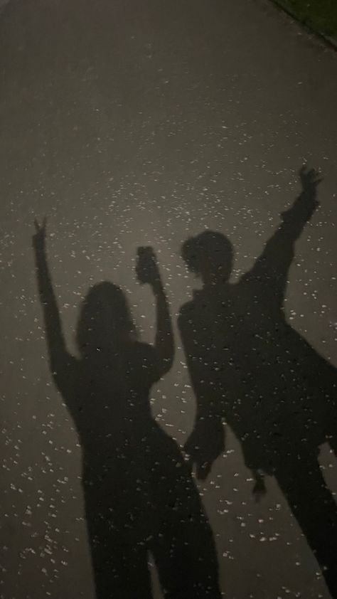 #aesthetic #night #shadow #bestfriend #besties #inspo Shadow Besties Aesthetic, Night Shadow Snap, Two Girls Shadow Aesthetic, Friends Shadow Aesthetic, Night Shadow Aesthetic, Shadow Pictures Night, Shadow Aesthetic Wallpaper, Bestie Shadow, Bestie Snap