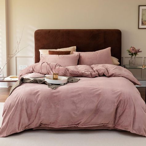 PRICES MAY VARY. 🌸【Soft Fabric】: Velvet Fabric and Healthy Microfiber Inner Fill,Very High Quality. Breathable, Skin-Friendly, Lightweight, Soft, Comfy and Durable for Pink Comforter Sets 🌸【What You Can Get】:1 x Queen Comforter (90” x 90” inches) and Two Match Pillowcases(20” x 26” inches)♥【 Please pat the comforter after opening the package, which can make the comforter more fluffy.】 ✿【Good Design】: Fashion Solid Pink Velvet Solid Color Design. Modern and Elegant. Easy to match.It's a good ch Pink Velvet Comforter, Blush Pink Bedroom Decor, Pink Comforter Sets, Blush Bedding, Pink Living Room Decor, Velvet Comforter, Quilts Modern, Pink Bathroom Decor, Green Comforter