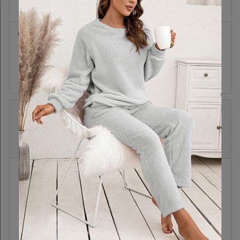 Brand New. Size Large. Brand Is Cinnie Where The Goal Is To Make Stylish Yet Comfortable & Soft Clothing. 100% Polyester. Super Soft! Thank You For Looking! Headwear Fashion, Warm Pajamas, Traje Casual, Casual Home, Favorite Movie, Loungewear Set, Sweater Set, Lounge Set, Pants Women