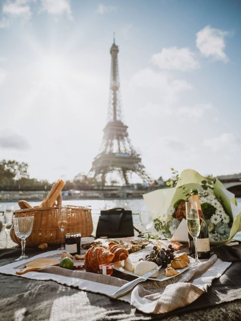 Picnic Paris, Paris Picnic, Picnic In Paris, Paris Honeymoon, Aesthetic Picnic, Paris Elopement, Paris Dream, Luxembourg Gardens, Picnic Spot